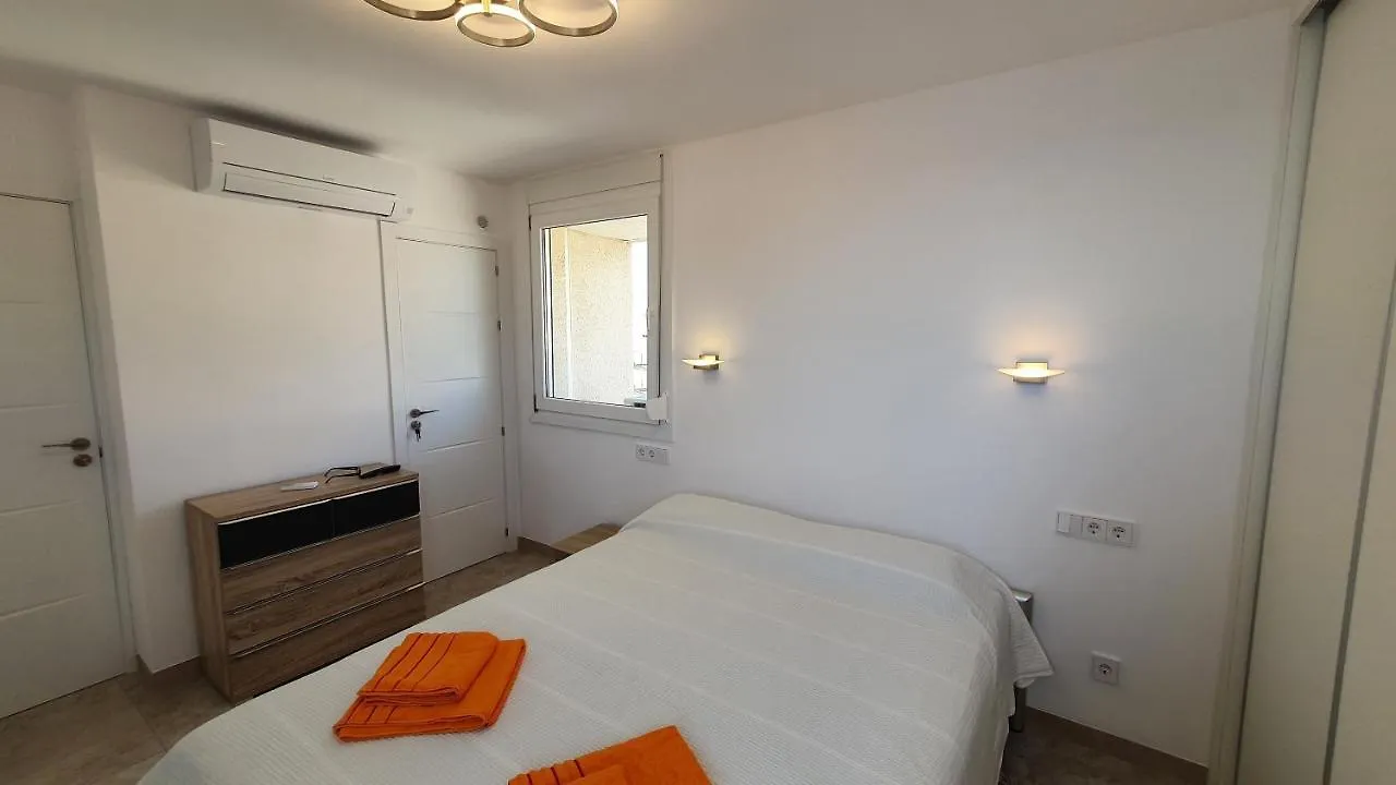 Apartamento Torre Bona - Seafront, 10 Meters From The Beach! Son Servera  España